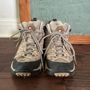 Merrell Lace Up Women’s Hiking Shoes / size 8